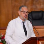 Le Premier ministre parcourt les rues du Champ de Mars à pied jusqu’au ministère de l’Intérieur : un signal fort envoyé aux gangs, le jour même de la rentrée judiciaire